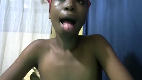 Snapshot of cutebrownie1998 chatting on 02-22-25, 01:24 VALLARY online show from 02-22-25, 01:24