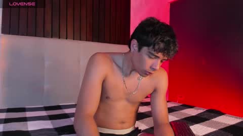 Snapshot of cutebutharder chatting on 10-17-25, 12:52 cutebutharder online show from 10-17-25, 12:52