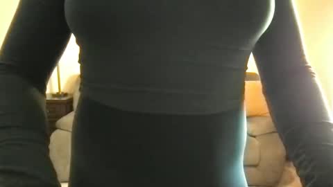 Snapshot of cutebutt_17 chatting on 02-16-25, 06:10 cutebutt_17 online show from 02-16-25, 06:10