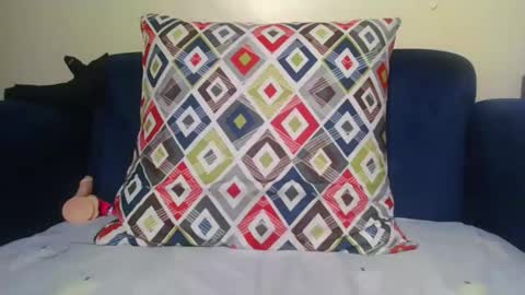 Snapshot of cutedolly12 chatting on 10-19-25, 04:18 cutebby12 online show from 10-19-25, 04:18