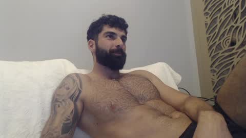 Snapshot of cuteeboy chatting on 01-28-25, 08:15 cuteeboy online show from 01-28-25, 08:15