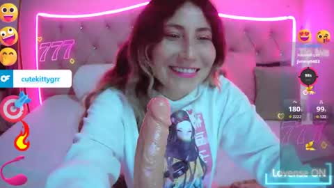 Snapshot of cuteee_kitty chatting on 06-20-26, 01:41 Kitty online show from 06-20-26, 01:41