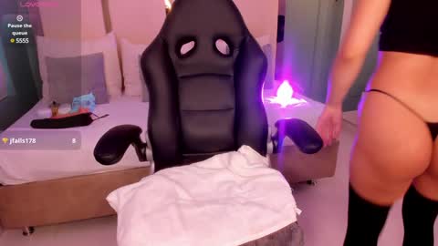 Snapshot of cuteeeva18 chatting on 12-06-24, 10:30 Eva online show from 12-06-24, 10:30