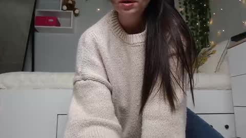 Snapshot of cuteemouse chatting on 03-25-26, 09:59 Anna online show from 03-25-26, 09:59