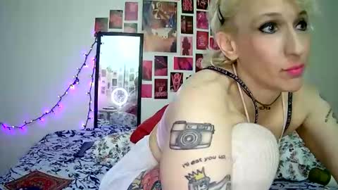 Bella online show from 04-21-26, 08:31