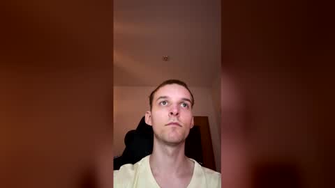 Snapshot of cuteguyy2001 chatting on 04-16-26, 07:25 cuteguyy2001 online show from 04-16-26, 07:25