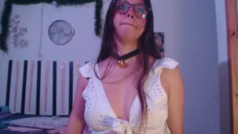 Snapshot of cutehaome chatting on 09-22-25, 12:18 haome online show from 09-22-25, 12:18