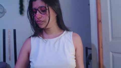 Snapshot of cutehaome chatting on 10-01-25, 12:00 haome online show from 10-01-25, 12:00