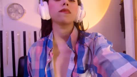 Snapshot of cutehaome chatting on 11-09-25, 06:33 haome online show from 11-09-25, 06:33