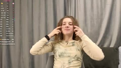 Snapshot of cutelunette chatting on 12-13-25, 07:53 Ellen online show from 12-13-25, 07:53