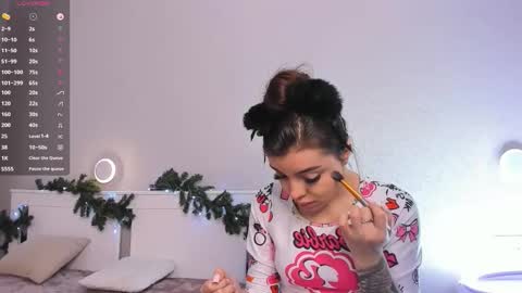 Snapshot of cutelunette chatting on 12-17-25, 06:19 Ellen online show from 12-17-25, 06:19