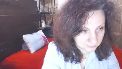 Snapshot of cutemoan chatting on 10-22-25, 10:09 Rita online show from 10-22-25, 10:09