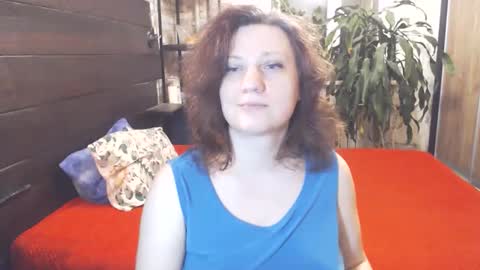 Snapshot of cutemoan chatting on 11-28-25, 10:45 Rita online show from 11-28-25, 10:45