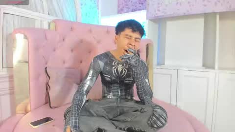 Snapshot of cutenaked_ chatting on 12-19-25, 11:39 cutenaked_ online show from 12-19-25, 11:39