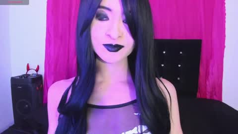 Snapshot of cutenaked_8 chatting on 05-10-26, 12:16 Natalie online show from 05-10-26, 12:16