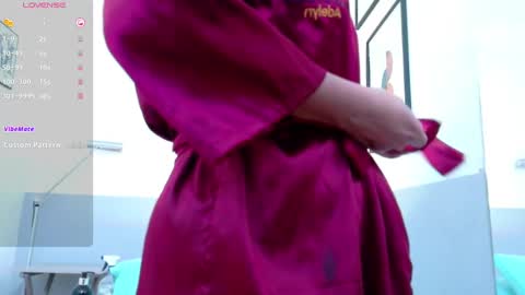 cutepetitee online show from 09-25-25, 08:45