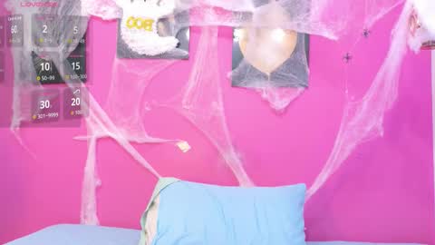 cutepetitee online show from 10-20-25, 07:47