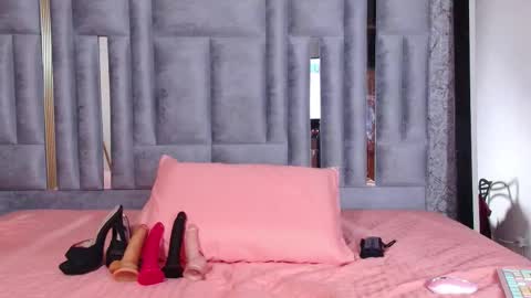 cutepetitee online show from 11-27-25, 08:22