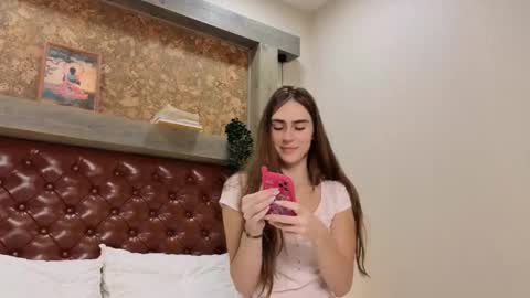 Kim online show from 10-23-25, 01:54