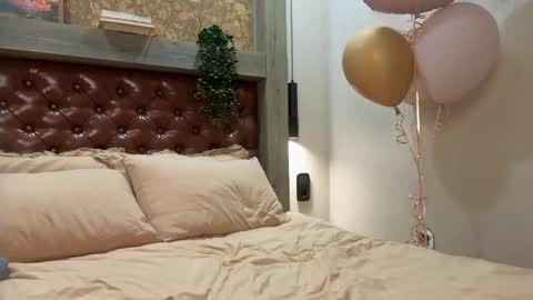 Snapshot of cuterebelious chatting on 02-08-26, 02:09 Kim online show from 02-08-26, 02:09