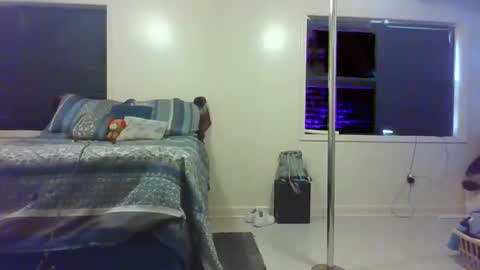 mary mack online show from 10-16-25, 05:47