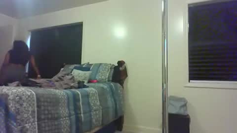 mary mack online show from 10-30-25, 05:13