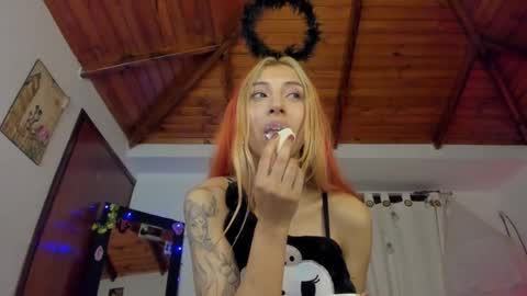 Snapshot of cuteweed420 chatting on 12-20-24, 06:50 cuteweed420 online show from 12-20-24, 06:50