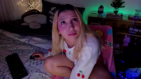 Snapshot of cuteweed420 chatting on 03-20-26, 04:39 cuteweed420 online show from 03-20-26, 04:39