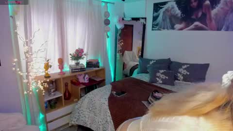 Snapshot of cuteweed420 chatting on 05-13-26, 09:44 cuteweed420 online show from 05-13-26, 09:44