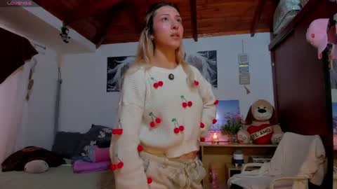 Snapshot of cuteweed420 chatting on 06-18-26, 08:57 cuteweed420 online show from 06-18-26, 08:57