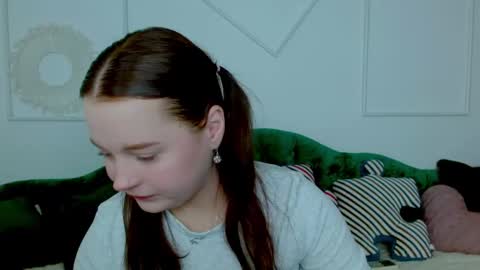 Snapshot of cutie__cutiee_ chatting on 10-16-25, 08:10 Nika online show from 10-16-25, 08:10