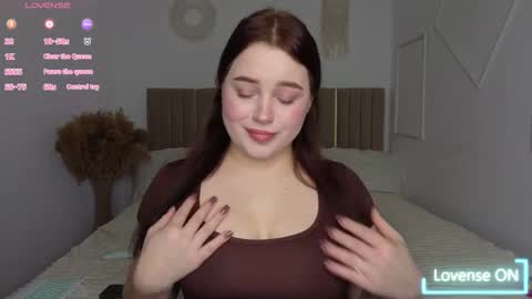 Snapshot of cutie__cutiee_ chatting on 02-06-26, 01:36 Nika online show from 02-06-26, 01:36