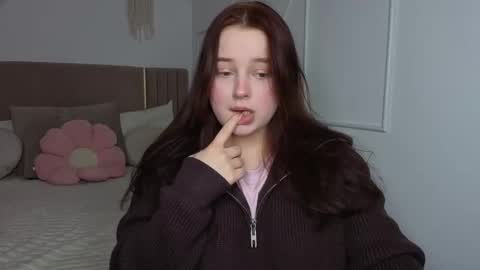 Snapshot of cutie__cutiee_ chatting on 02-08-26, 01:58 Nika online show from 02-08-26, 01:58