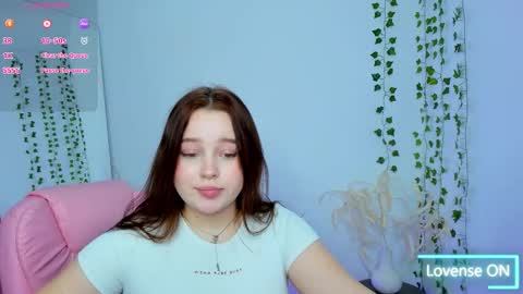 Snapshot of cutie__cutiee_ chatting on 02-25-26, 03:43 Nika online show from 02-25-26, 03:43