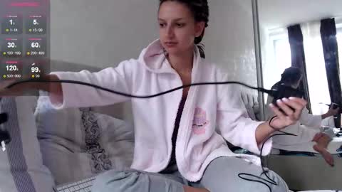 Snapshot of cutie_and_sexy chatting on 09-17-25, 11:12 Alisa online show from 09-17-25, 11:12