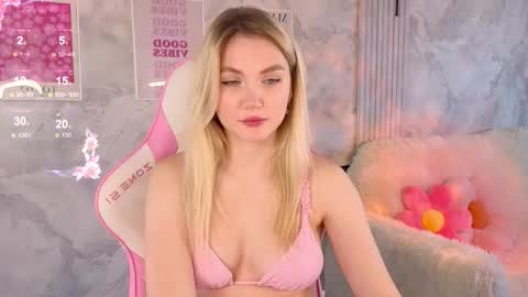 HelloMy name Eva online show from 02-20-26, 06:19