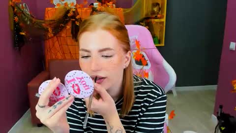 Lina online show from 10-14-25, 01:34