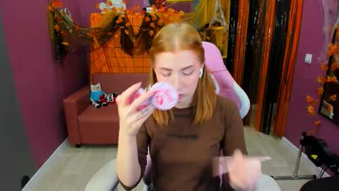 Lina online show from 10-21-25, 08:37