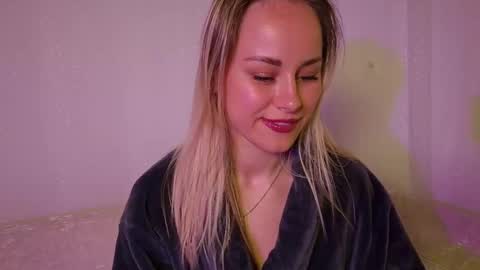 Snapshot of cutie_xoxo_ chatting on 05-21-26, 08:27 cutie_xoxo_ online show from 05-21-26, 08:27