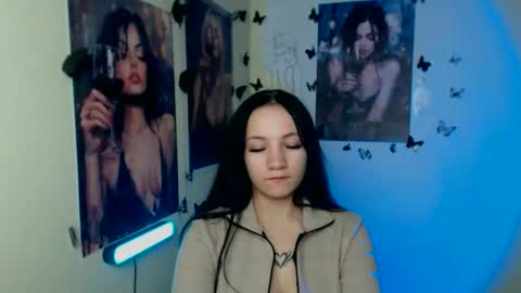 Emma online show from 11-11-25, 01:22