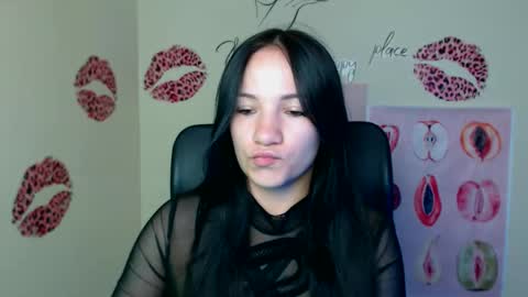 Snapshot of cutielady_ chatting on 06-09-26, 06:14 Emma online show from 06-09-26, 06:14