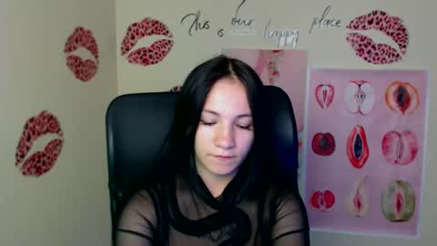 Snapshot of cutielady_ chatting on 06-10-26, 06:23 Emma online show from 06-10-26, 06:23
