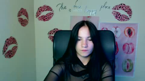 Snapshot of cutielady_ chatting on 06-11-26, 06:17 Emma online show from 06-11-26, 06:17