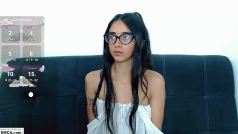 Snapshot of cutte_kitty_ chatting on 10-29-25, 01:24 miss ari online show from 10-29-25, 01:24