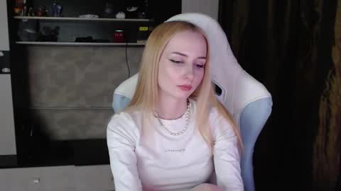 Cutti Crystal online show from 03-23-26, 08:35