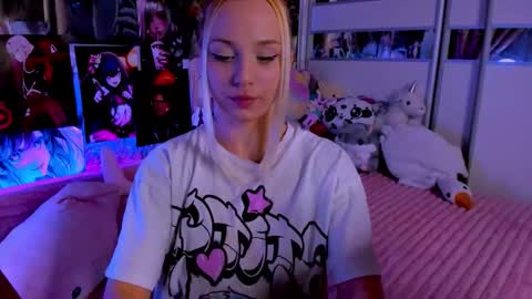 Snapshot of cuttie_ponyy chatting on 02-27-26, 09:26 Nora online show from 02-27-26, 09:26