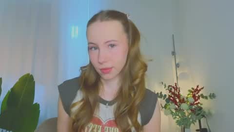Snapshot of cuute_angell chatting on 07-20-26, 05:15 Virginia See you on Sunday online show from 07-20-26, 05:15
