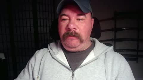 Snapshot of cwbyga chatting on 12-17-25, 06:41 Bubba Bull online show from 12-17-25, 06:41