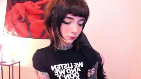 Snapshot of cyberia____________________ chatting on 01-10-26, 04:36 cel I am independent Help me reach 200 thumbs up uwu online show from 01-10-26, 04:36