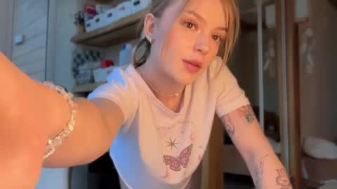 Im Emi streaming with my friend Reyna today online show from 04-24-26, 03:36